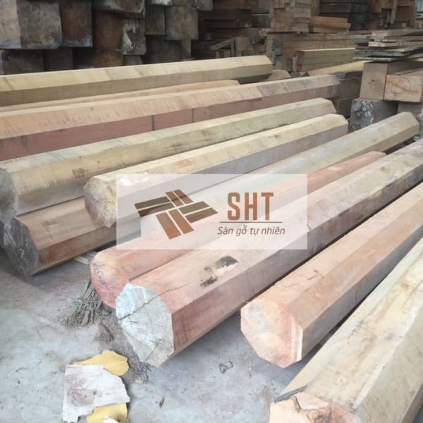 Cột nhà gỗ